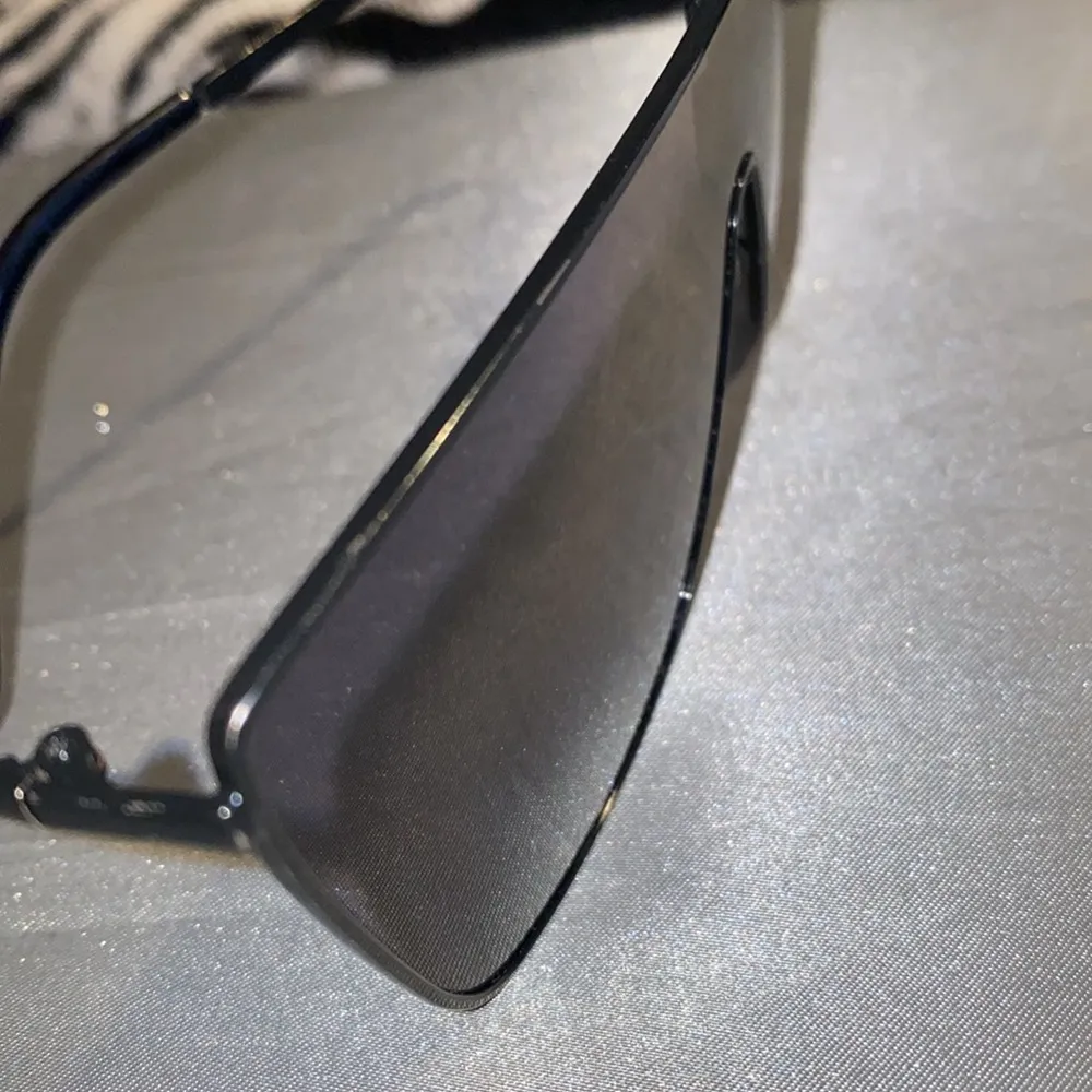 Stylish XOXO Black Sunglasses, pre-loved - Image 6