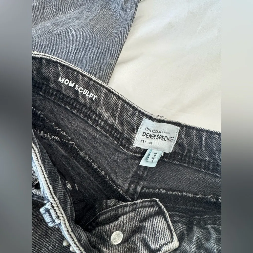 Women’s River Island Mom Sculpt Black Denim Jeans 24 4 Rhinestone Stud New - Image 4