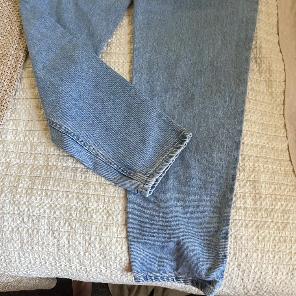 Vintage light wash high waisted Classic Blue Denim mom Jeans size 10 - Image 5