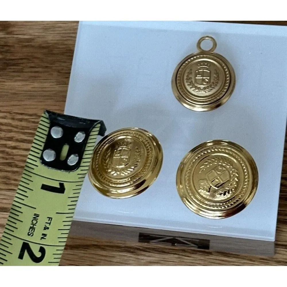 Liz Claiborne Crest Clip On Earrings & Pendant Set  Gold Tone Coat of Arms - Image 7