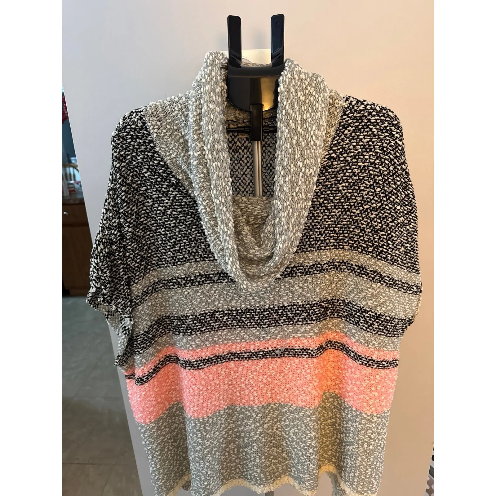 Eyeshadow Women's Gray,Black,Pink Poncho Size 1X - Image 2