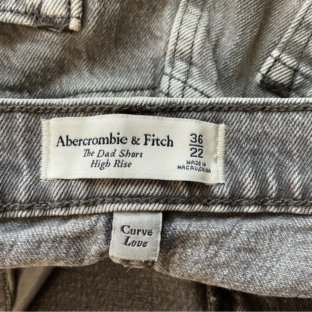 Abercrombie & Fitch Curve Love High‎ Rise Dad Jean Shorts Size 22 - Image 5