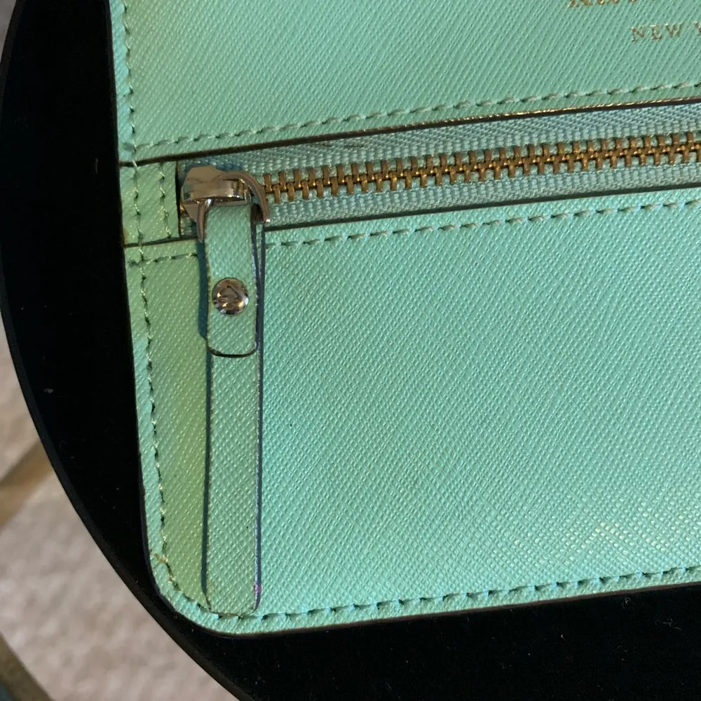 Kate Spade Mikas Pond Bee Wristlet Mint Mojito Green. - Image 3