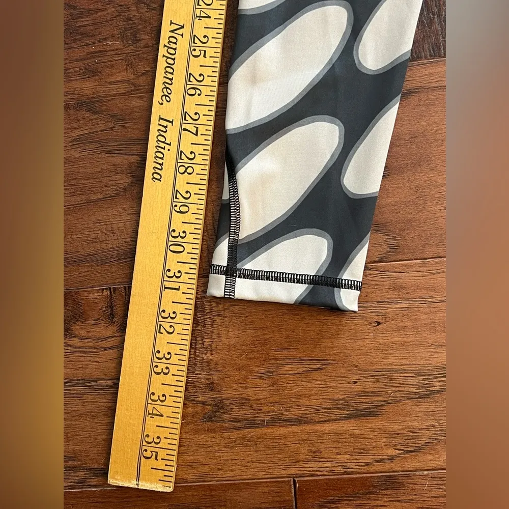 NWT Adidas Tight Fit High Rise 7/8 Leggings XS Black/Light Brown - Image 3