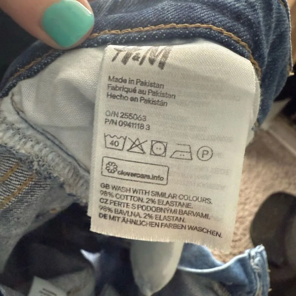 H&M Women’s 12 Denim Bermuda Shorts - Image 5