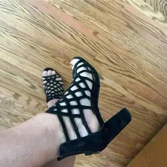 Material Girl Women’s Shoes Sandals Block‎ Heels Suede Black Size 6 - Image 11