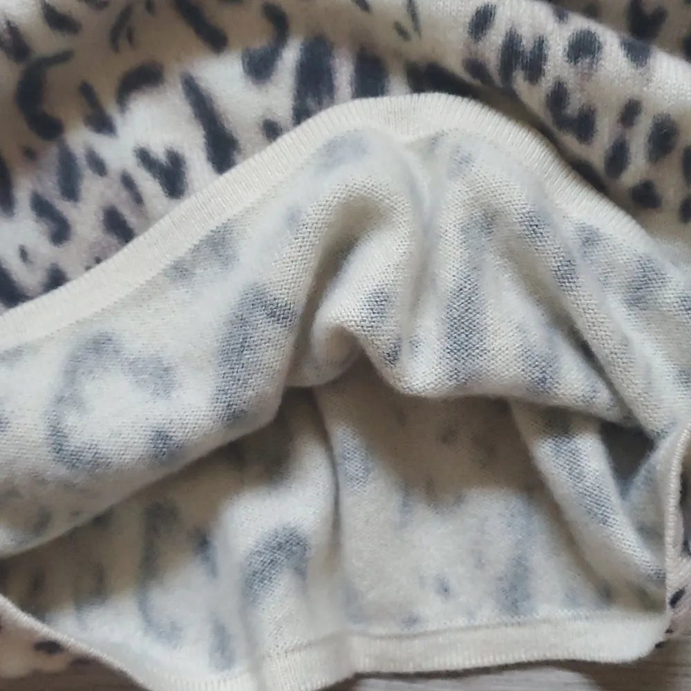 Sutton Studio Cashmere Sleeveless Sweater Shell | Animal Print Sweater Shell Black - Image 10