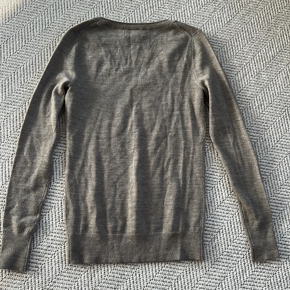 Banana Republic Merino wool sweater - Image 6