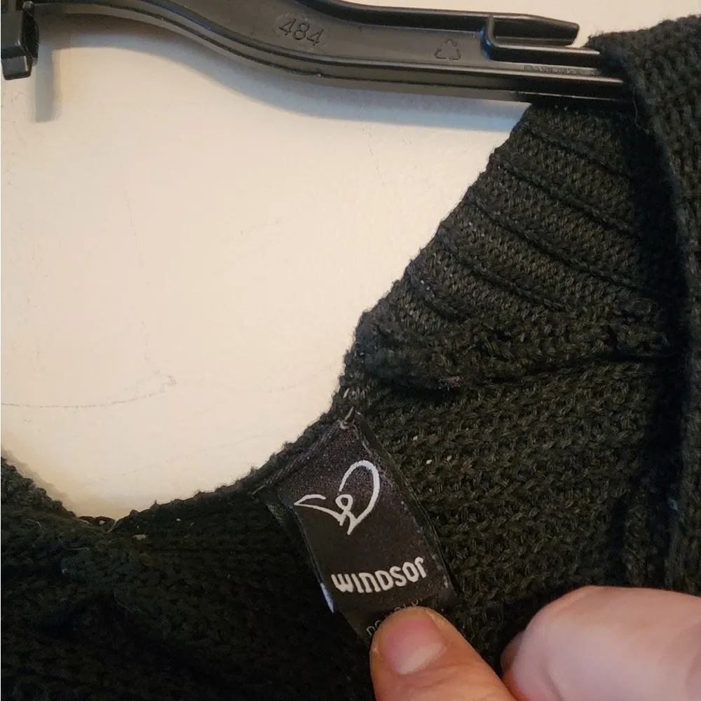 Windsor black knitted cropped top sweater size medium - Image 2