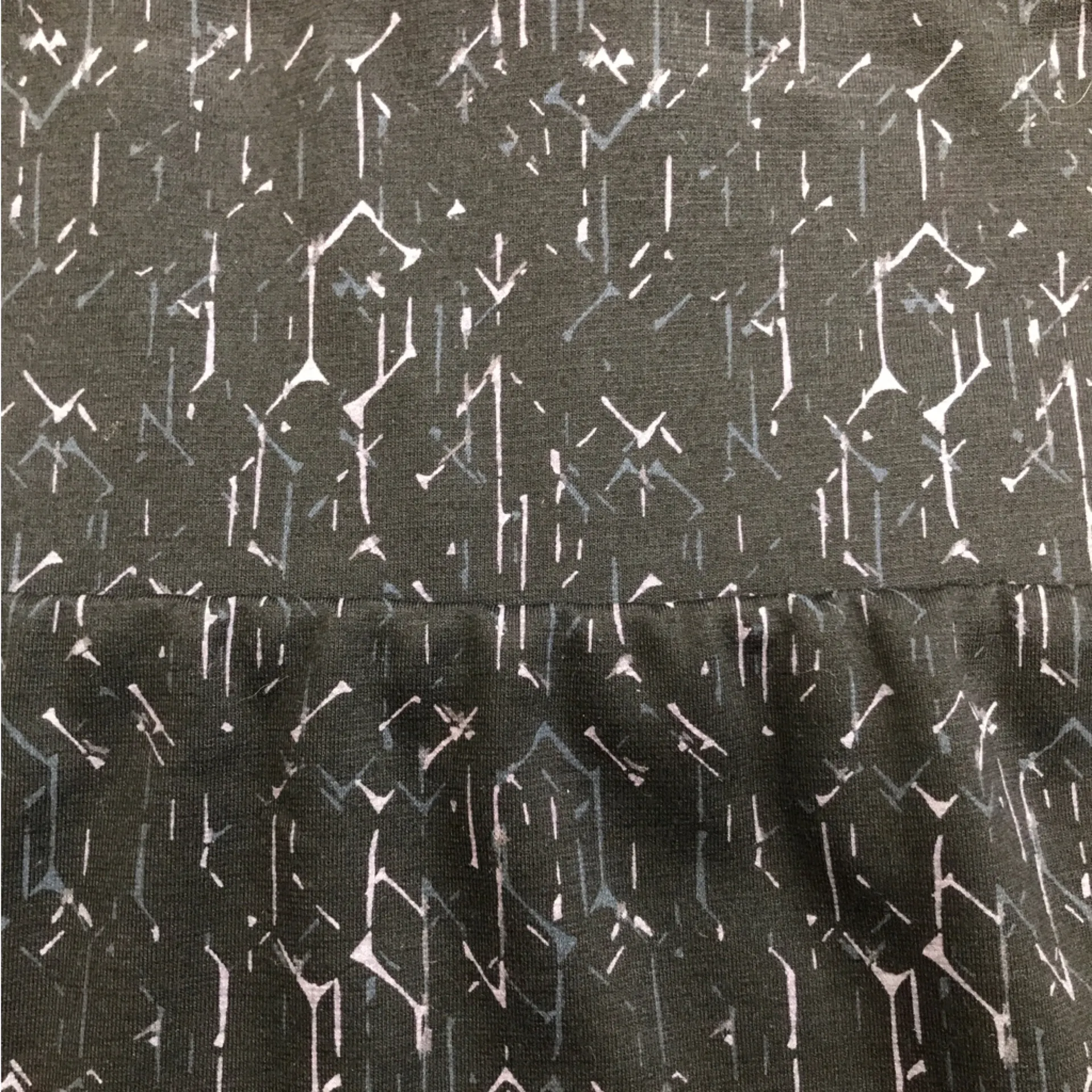 Apt 9 Black Pencil Skirt with Geometric Pattern. Size XL - Image 4