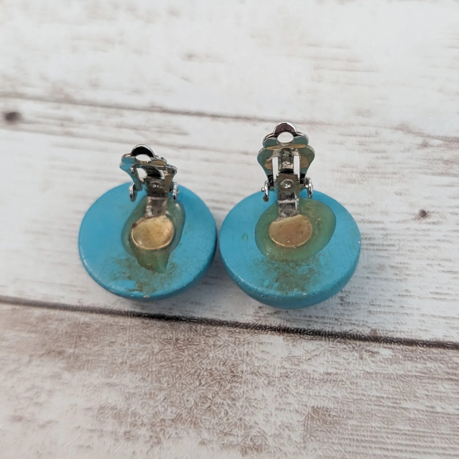 Vintage Clip On Earrings - Image 8