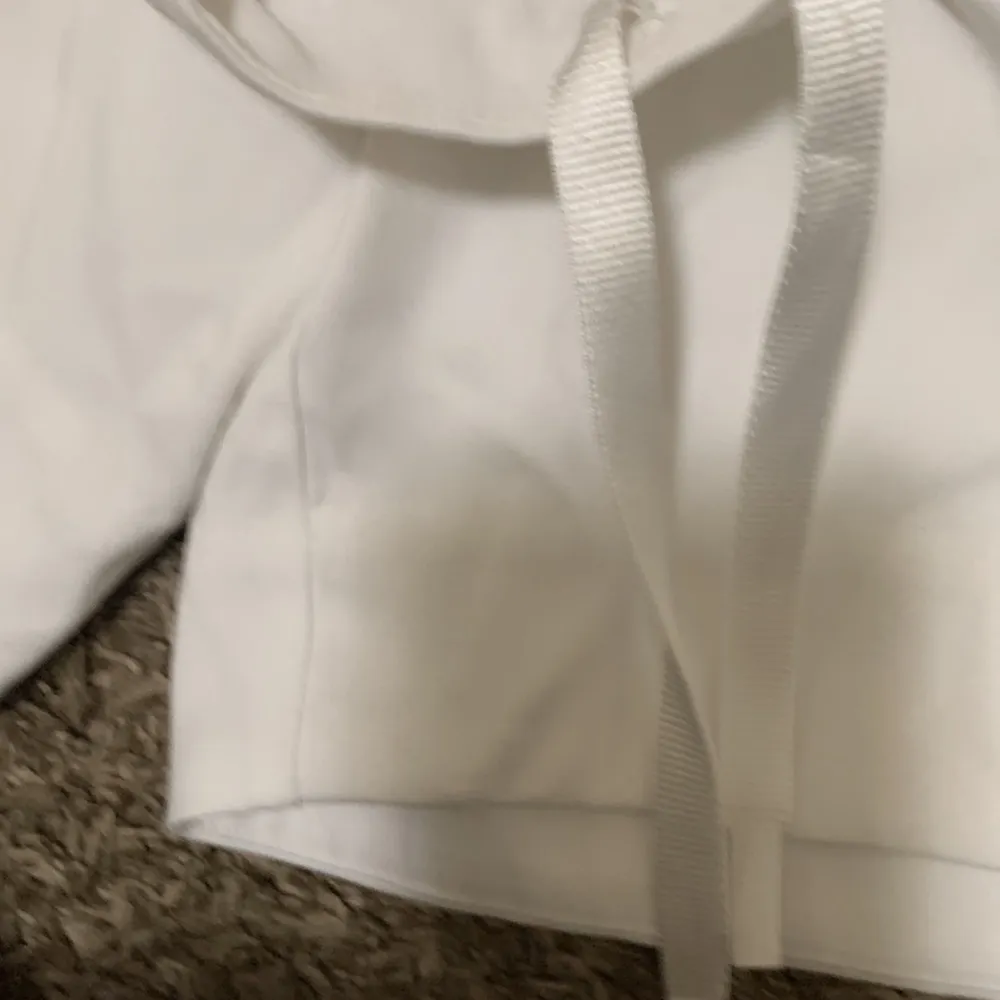 Nike Dri Fit white cloth woman size MEDIUM shorts - Image 7