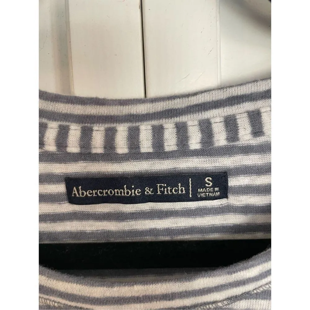 🚨 SALE Abercrombie & fitch striped blue peplum top - Image 3