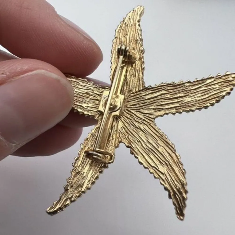 Vintage Women's Gold Tone Brushed Textured Ribbed Edge 5‎ Point Starfish Brooch - Image 8