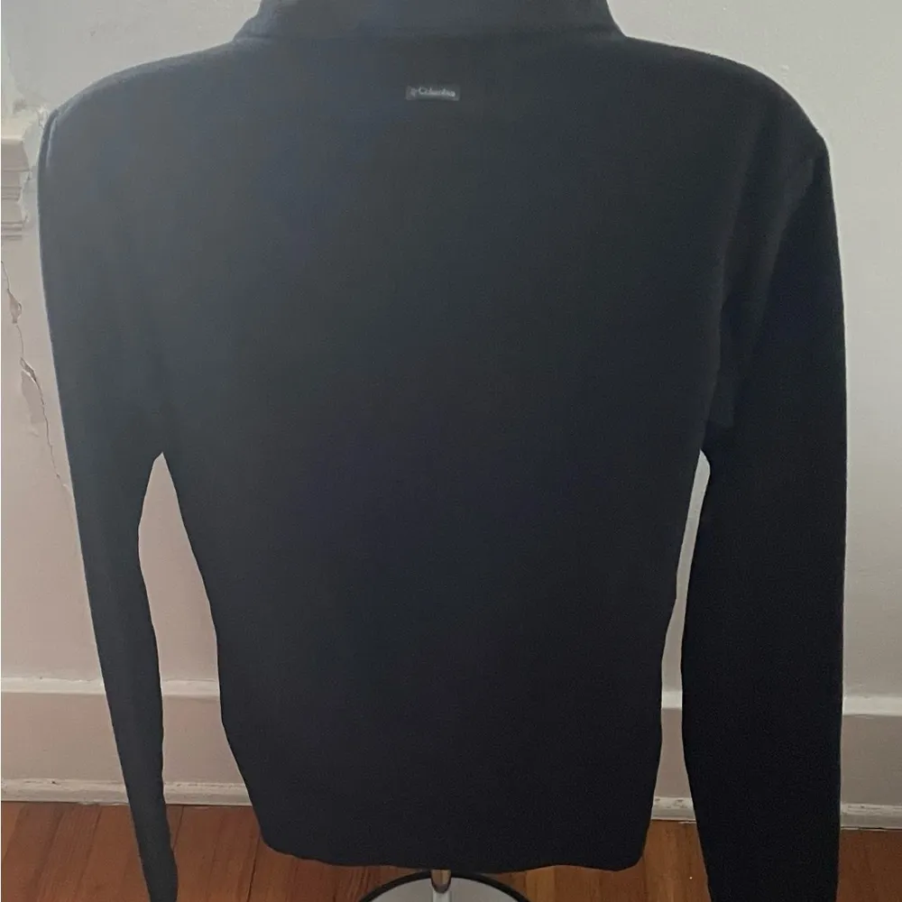 Columbia black fleece 1/4 zip closure logo on the back sweatshirt, size M top - Image 6