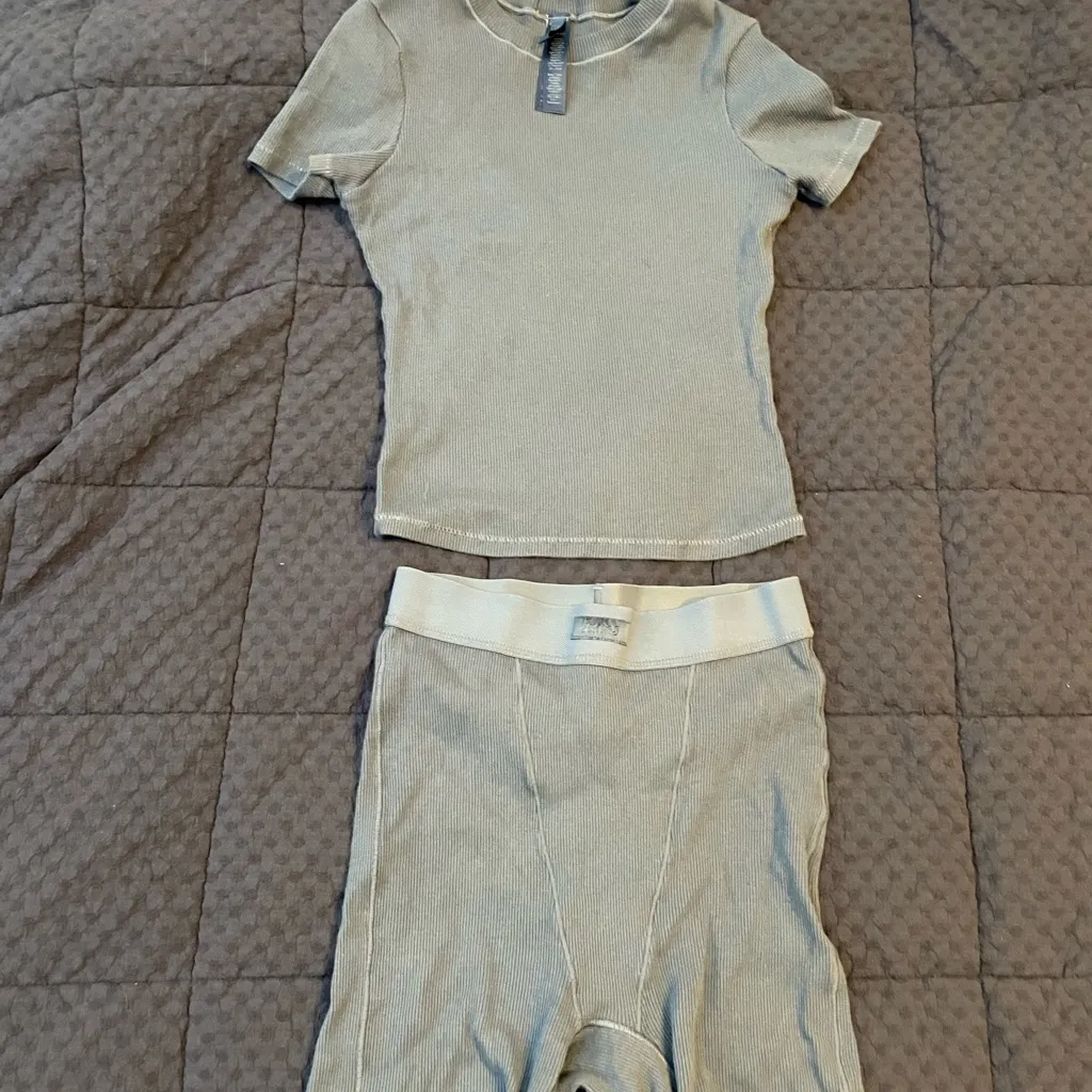 SKIMS ribbed t shirt and ribbed boxer shorts slate blue XS - Image 2