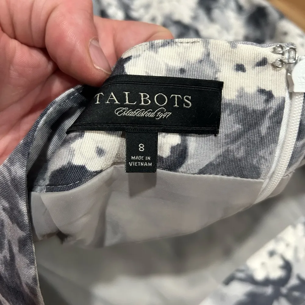 Talbots Grey and White Floral Keen Length Business Casual Skirt Size 8 - Image 4