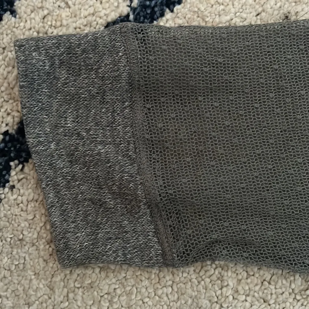 Hollister 🆕  Women’s 3/4 Sleeve Top, Size Medium - Image 5