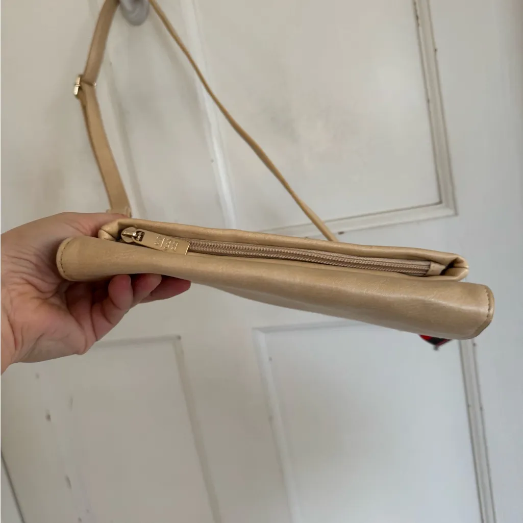 Beis The Travel Wallet Bag in beige vegan leather. - Image 13