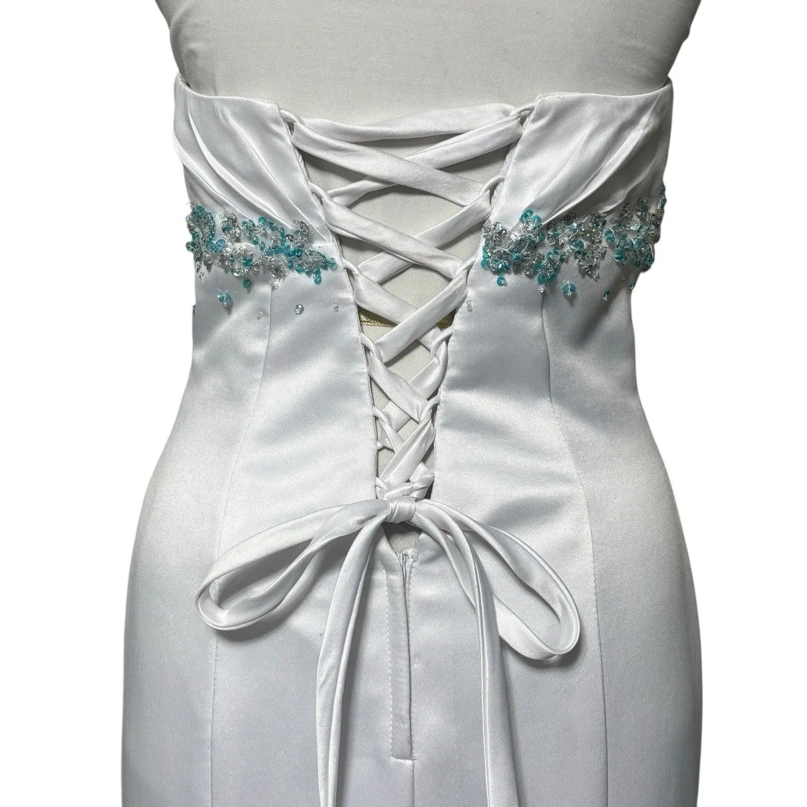 Mac Duggal Sz 6 White Silk Blue Beaded  Ruffle Princess Gown Formal Prom Dress - Image 7