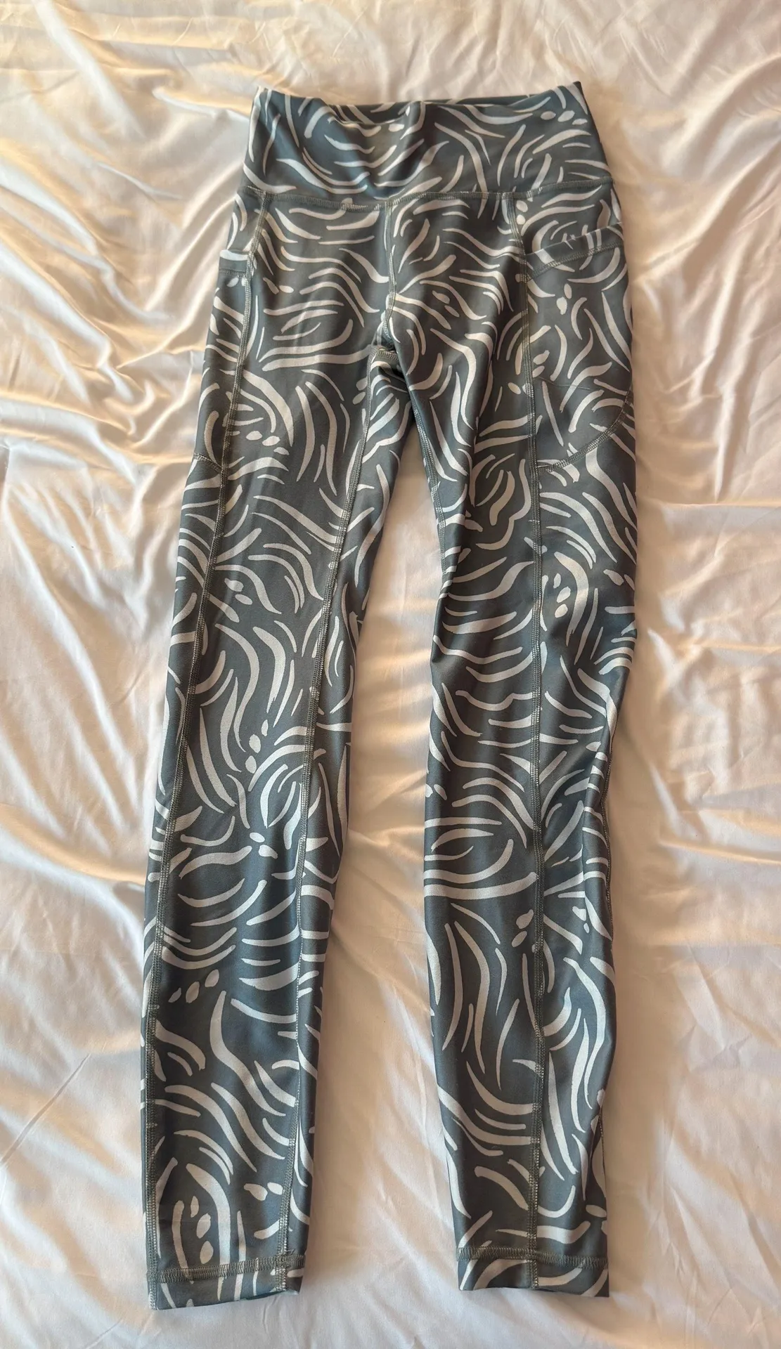 Hollister  Blue Patterned Leggings Size XS - Image 2