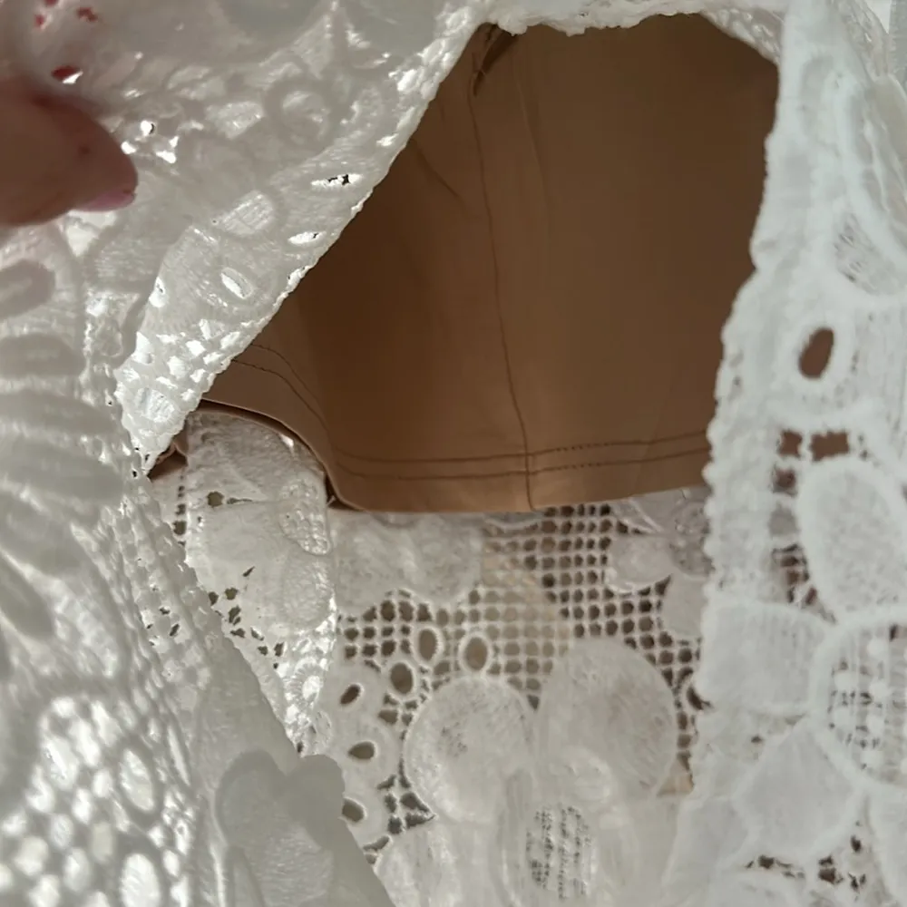 Commense Asymmetrical Floral Lace Top Skirt Set size M White Size M - Image 9