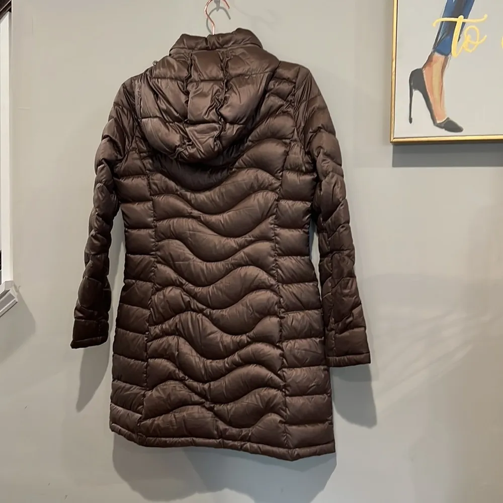 Andrew Marc  puffer down long jacket. Size small - Image 9