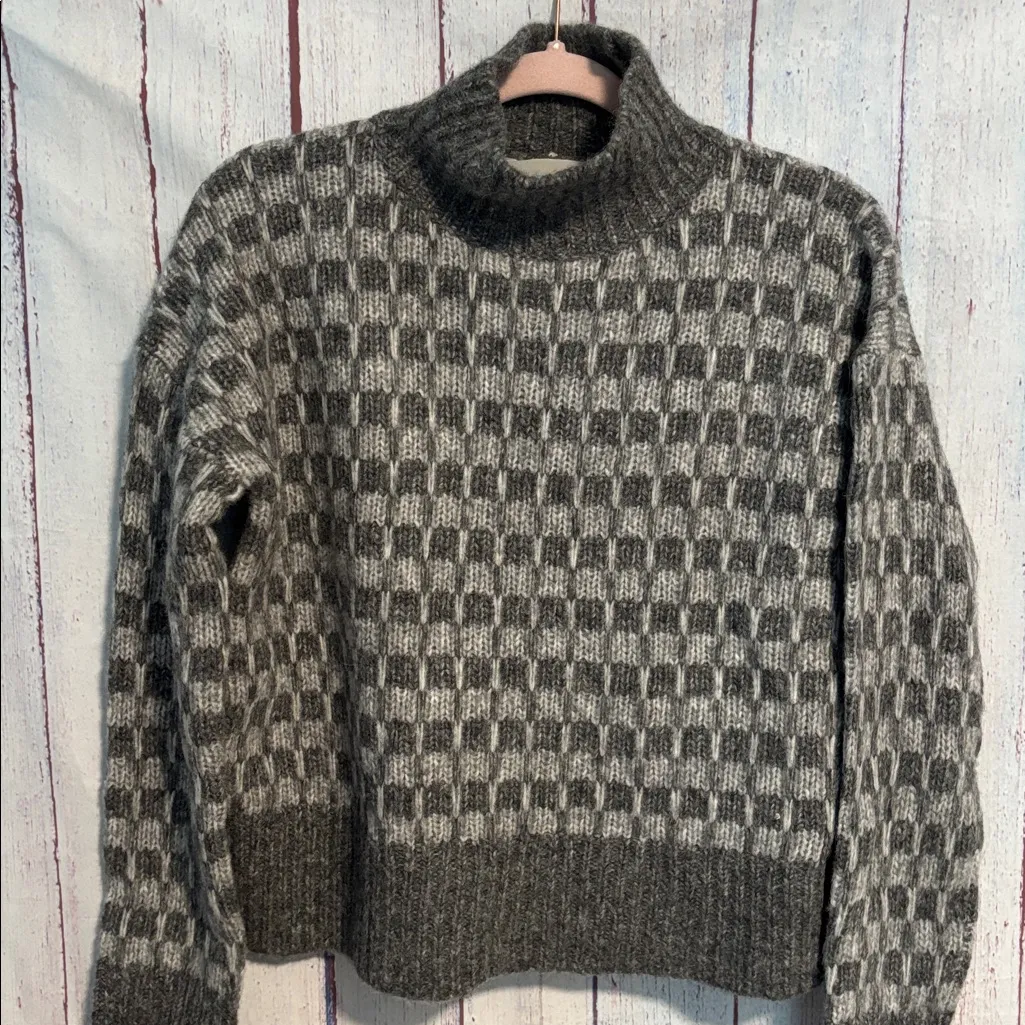 NWOT Everlane The Cloud Checkered Turtleneck - Image 6