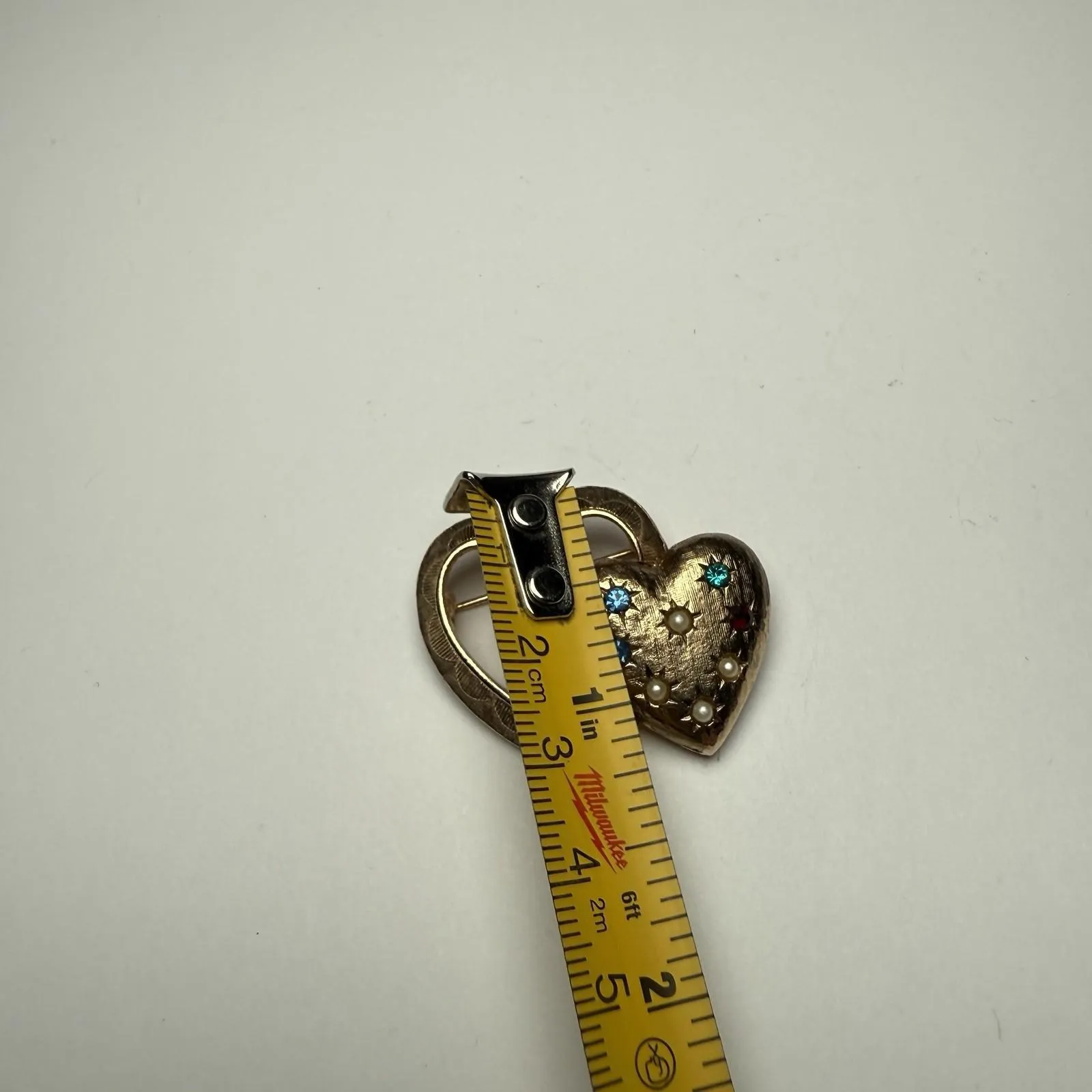 Vintage Emmons Double Heart Rhinestone & Faux Pearl Brooch Pin Gold Tone Signed - Image 4