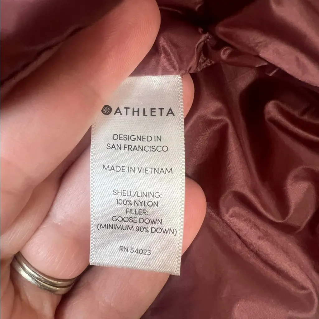 Athleta Woman Small Quilted Sleeveless Puffer Vest Burgundy - Image 6