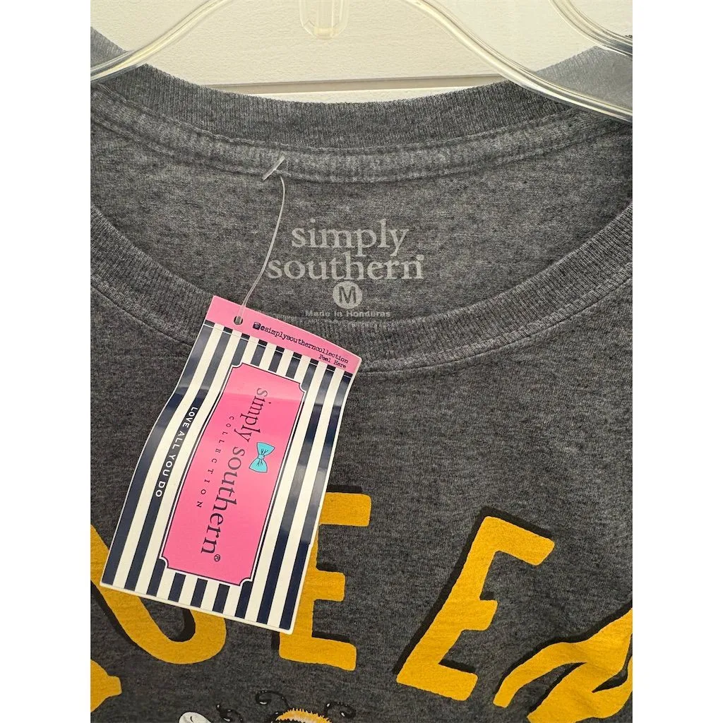 Simply Southern Women's‎ Queen Bee T-Shirt Gray Size M New with tags - Image 2