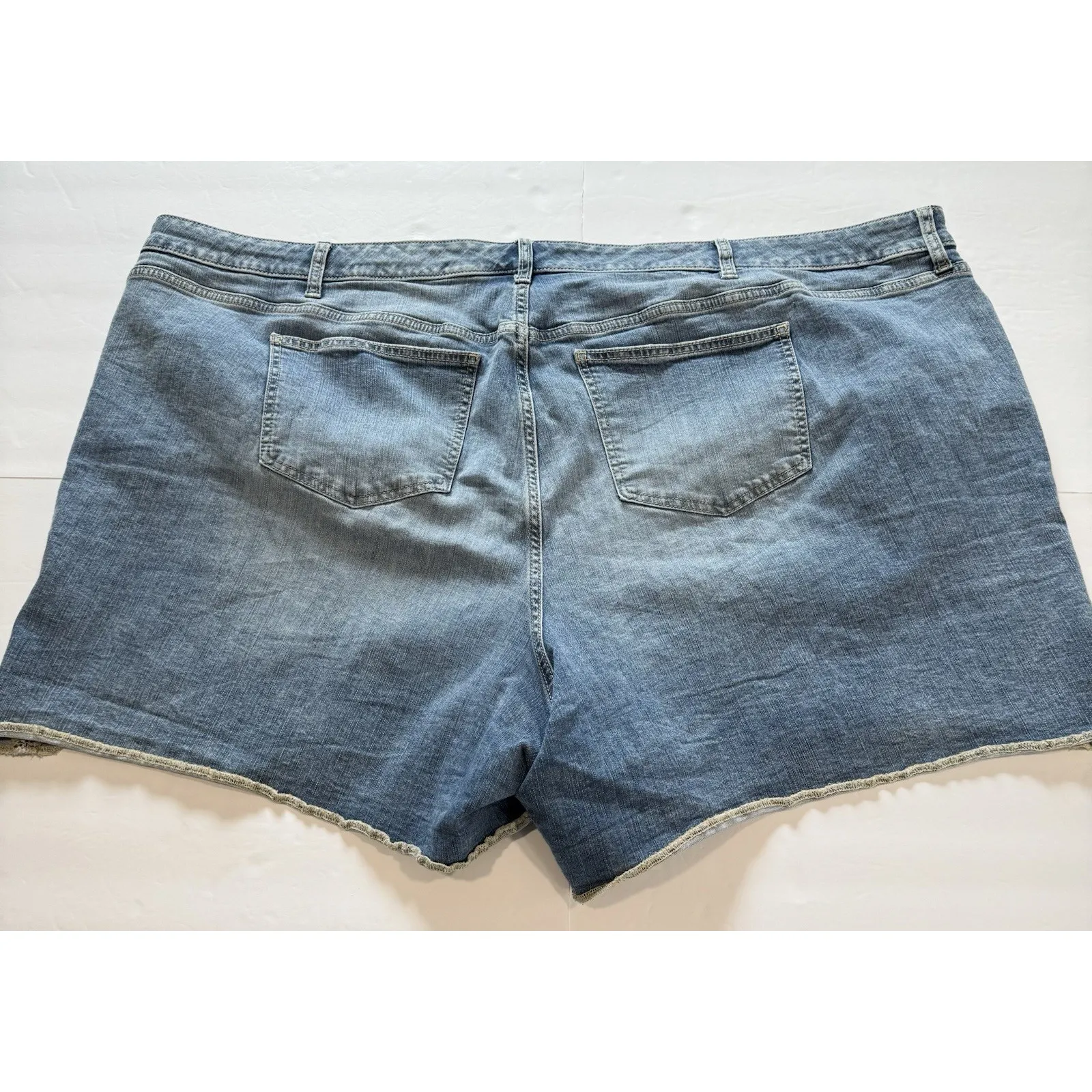 Torrid Medium Wash 6‎ Inch Vintage Stretch High-Rise Denim Shorts Size 30 - Image 7