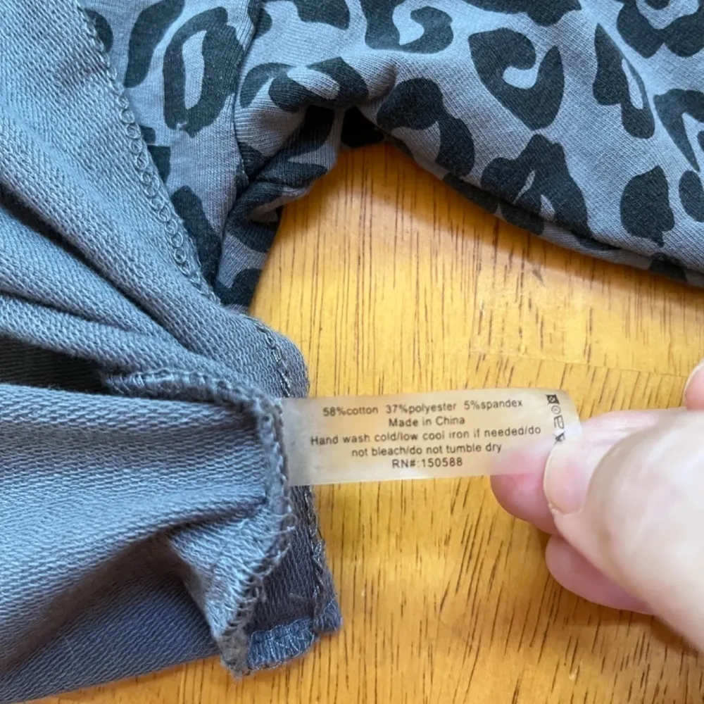 Sundays Grey Cropped Pullover Sweatshirt Hoodie Cheetah Print, Size M - Image 9