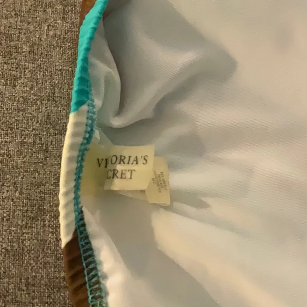 VICTORIA SECRET 2 Piece Bikini Top is a Size Large, Bottoms are Size Medium - Image 3