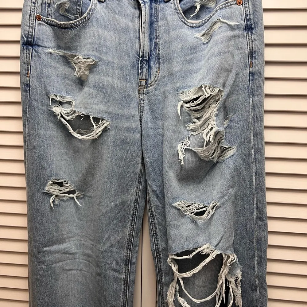 AMERICAN EAGLE NWT Skater Jean in Brilliant Blue Size 6/28 short - Image 2