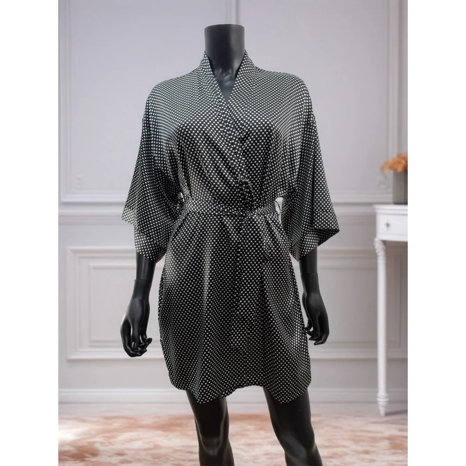 Victoria's Secret Black White Kimono Robe Wrap Dress Tie Waist Size S/M - Image 2