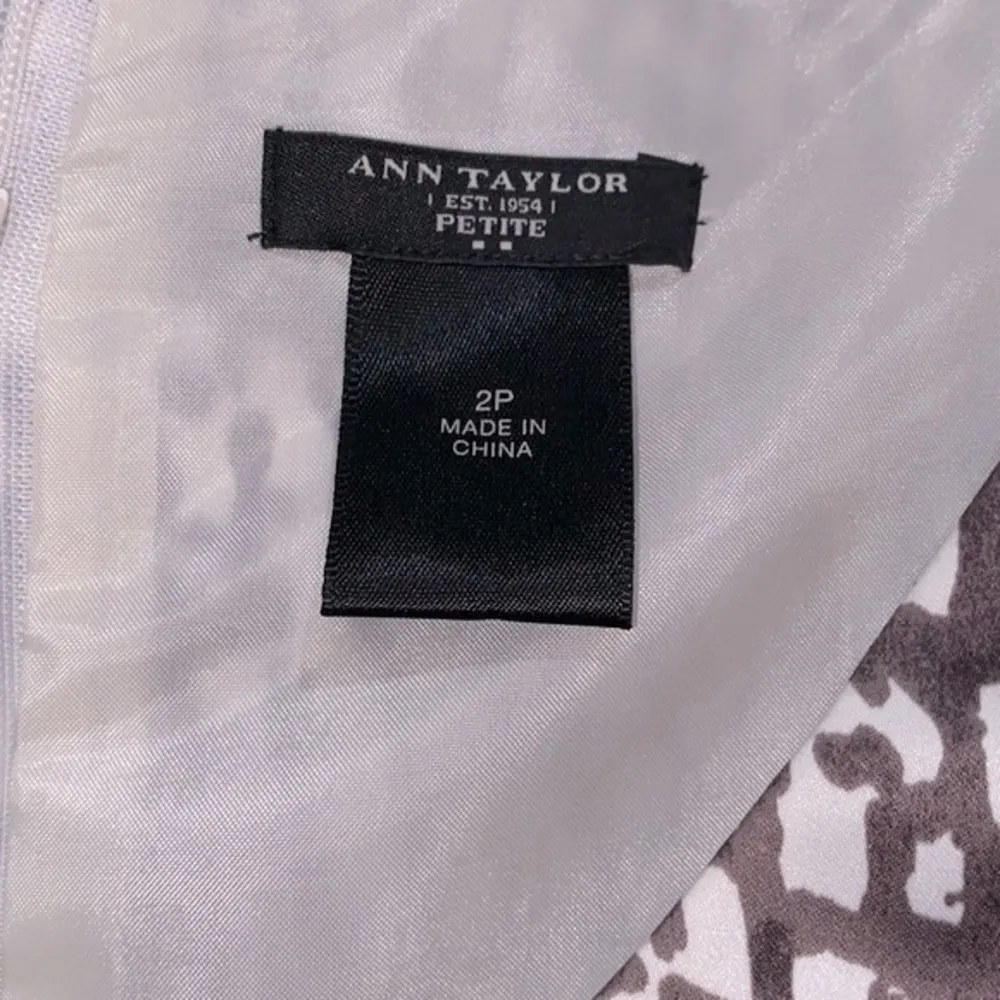 Ann Taylor shift dress size 2 petite - Image 4