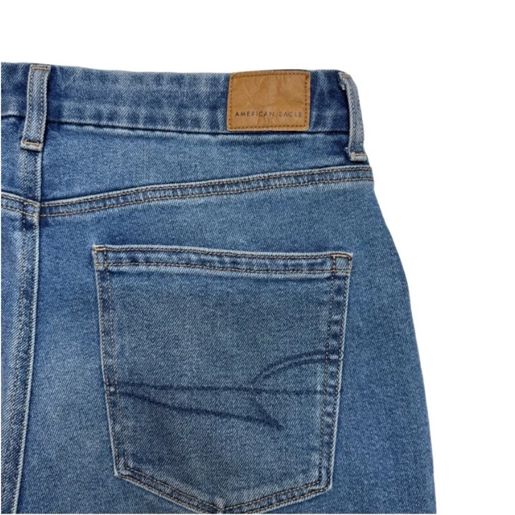 AE American Eagle Curvy Mom Jean Cheeky
Straight Leg Stretch Denim 16 short - Image 8