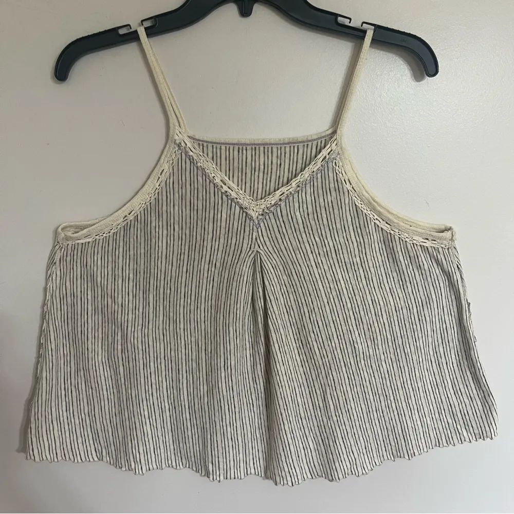 We the‎ Free Women's Size Medium Gray Cream Striped Tank Crop Top Flowy Summer - Image 11