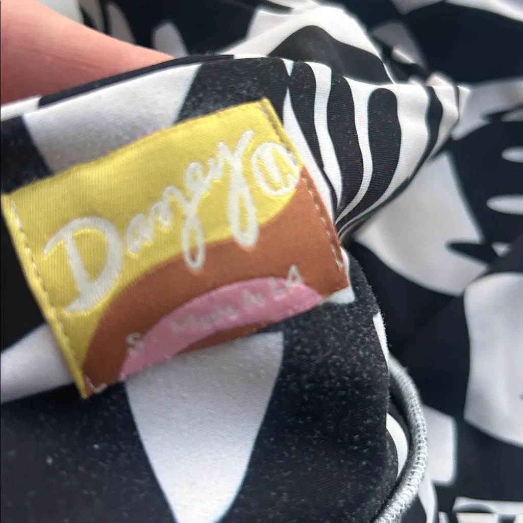 Dazey LA Ani Figures printed sports bra Activewear size Small abstract artsy - Image 6