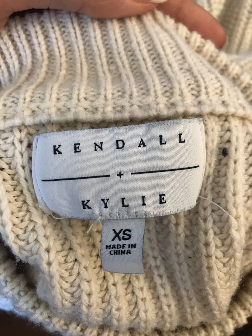 Kendall + Kylie Cropped Sweater - Image 3