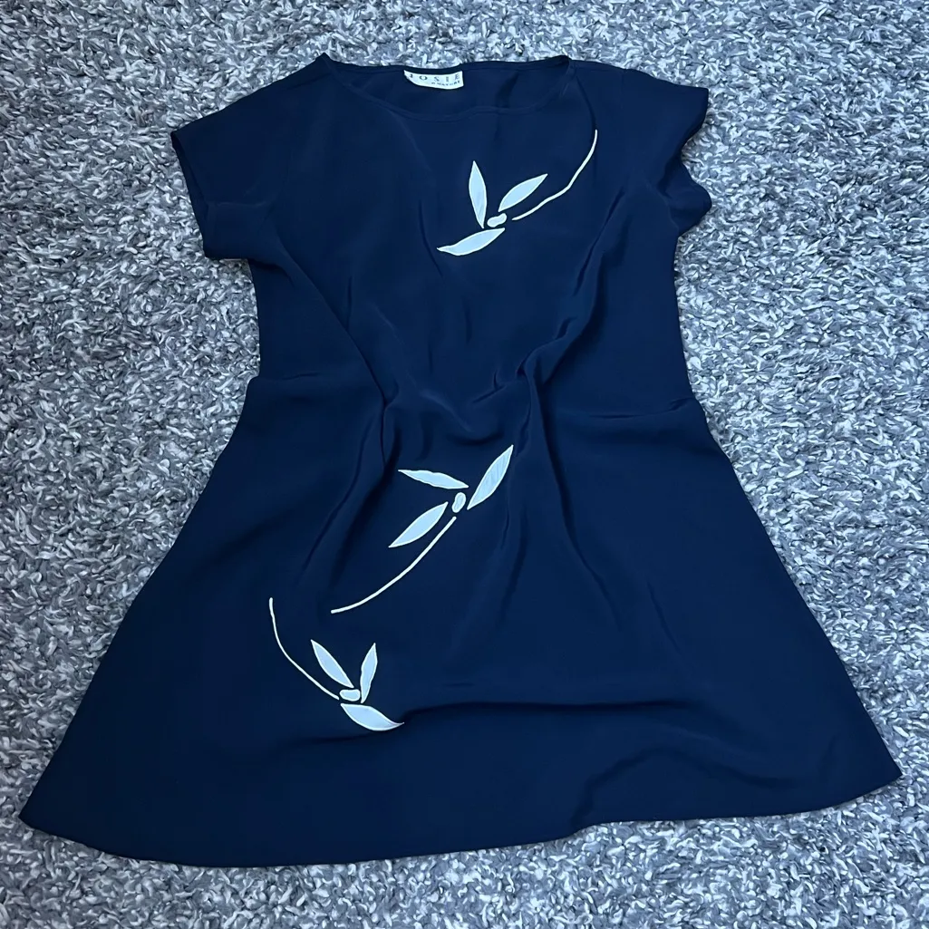 Natori Midnight Blue Nightdress with Leaf Accent - Image 9