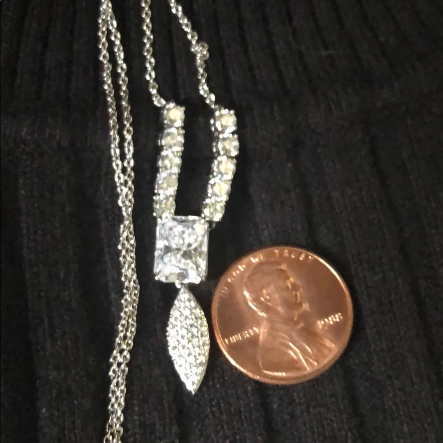 Gorgeous Nadri necklace and earrings set Silver - Image 7