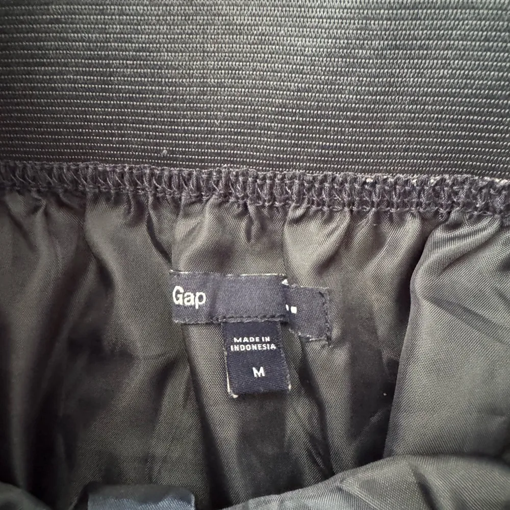 3/$20 Gap patterned skirt - Image 4