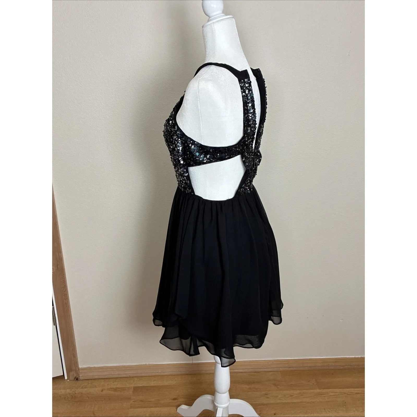 Hailey Logan by Adrianna Papell Dress with Sequins and‎ Cutouts Size 7/8 - Image 2