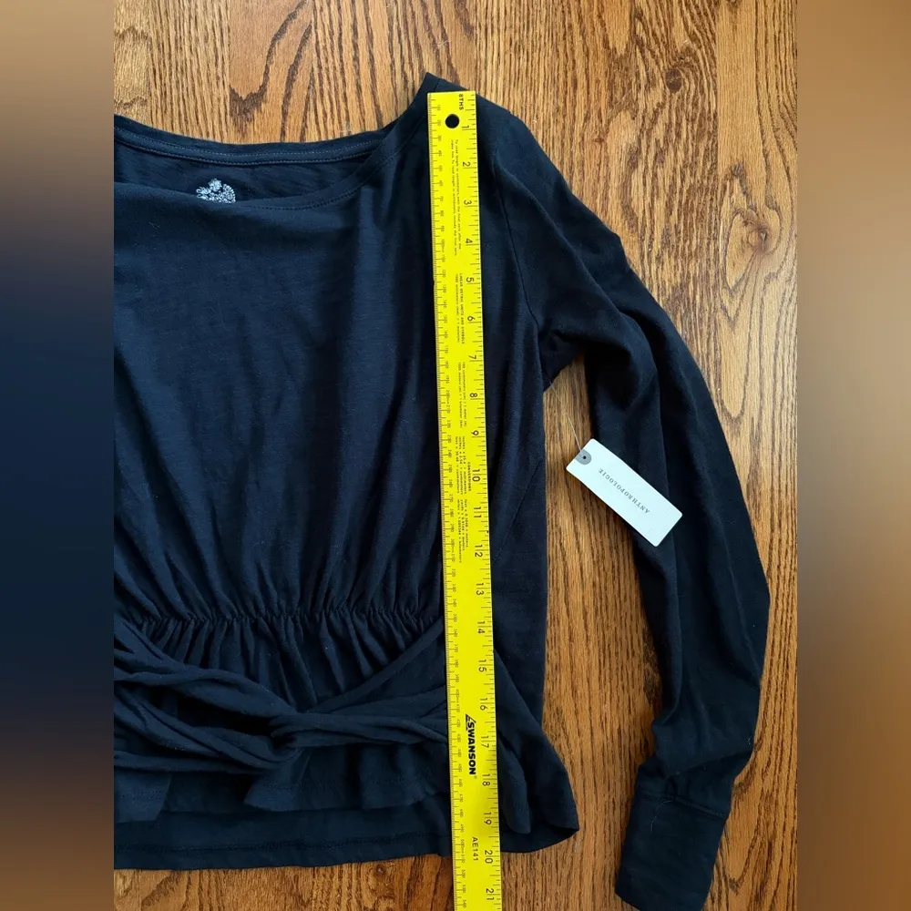 NWT Pilcro by Anthropologie Long-Sleeve Black Twist Tee
Size: Medium - Image 10