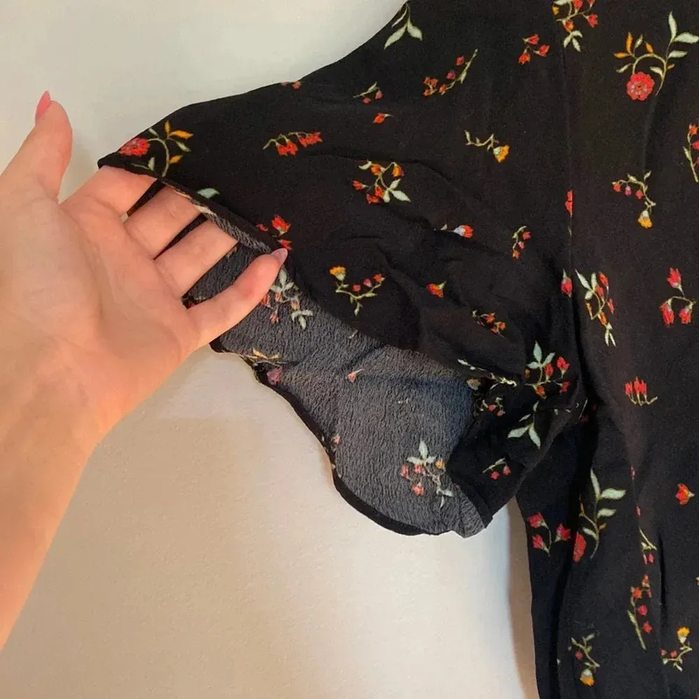 Kimchi Blue Black and Multicolor Floral Open Back Crop Top Size Medium - Image 2