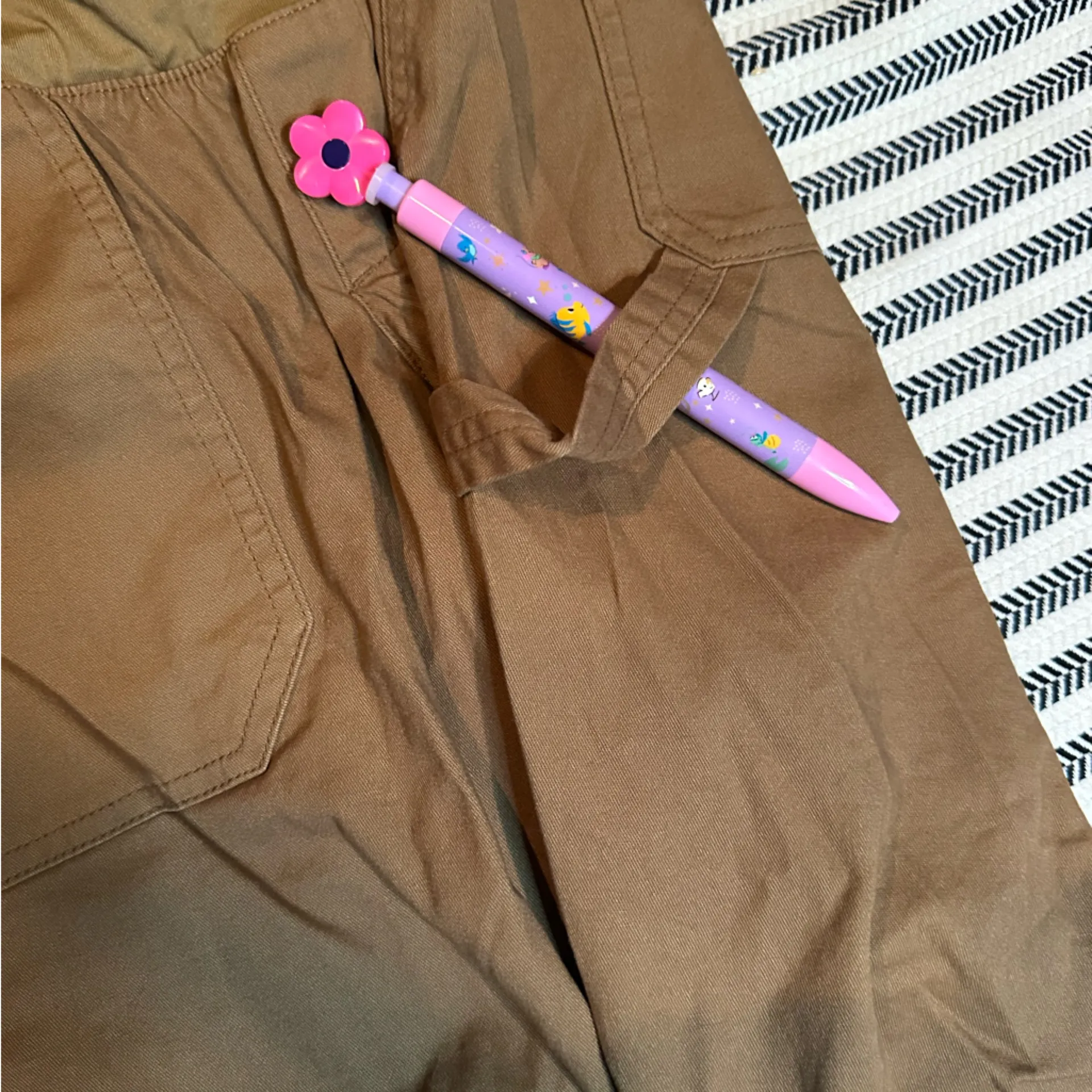 Old Navy Maternity Tan Cargo Pants - Image 5