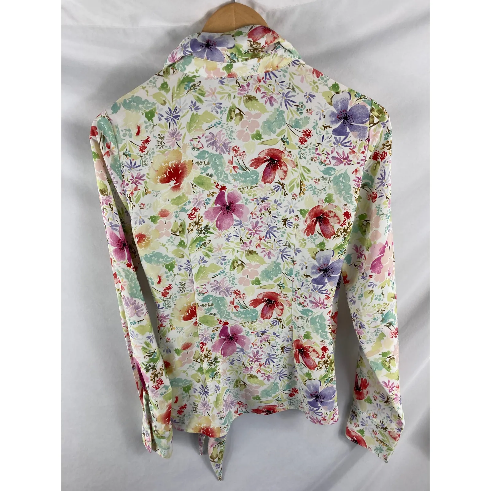 Rachel Zoe Floral Long Sleeve Tie Front Wrap Blouse Size Small - Image 4