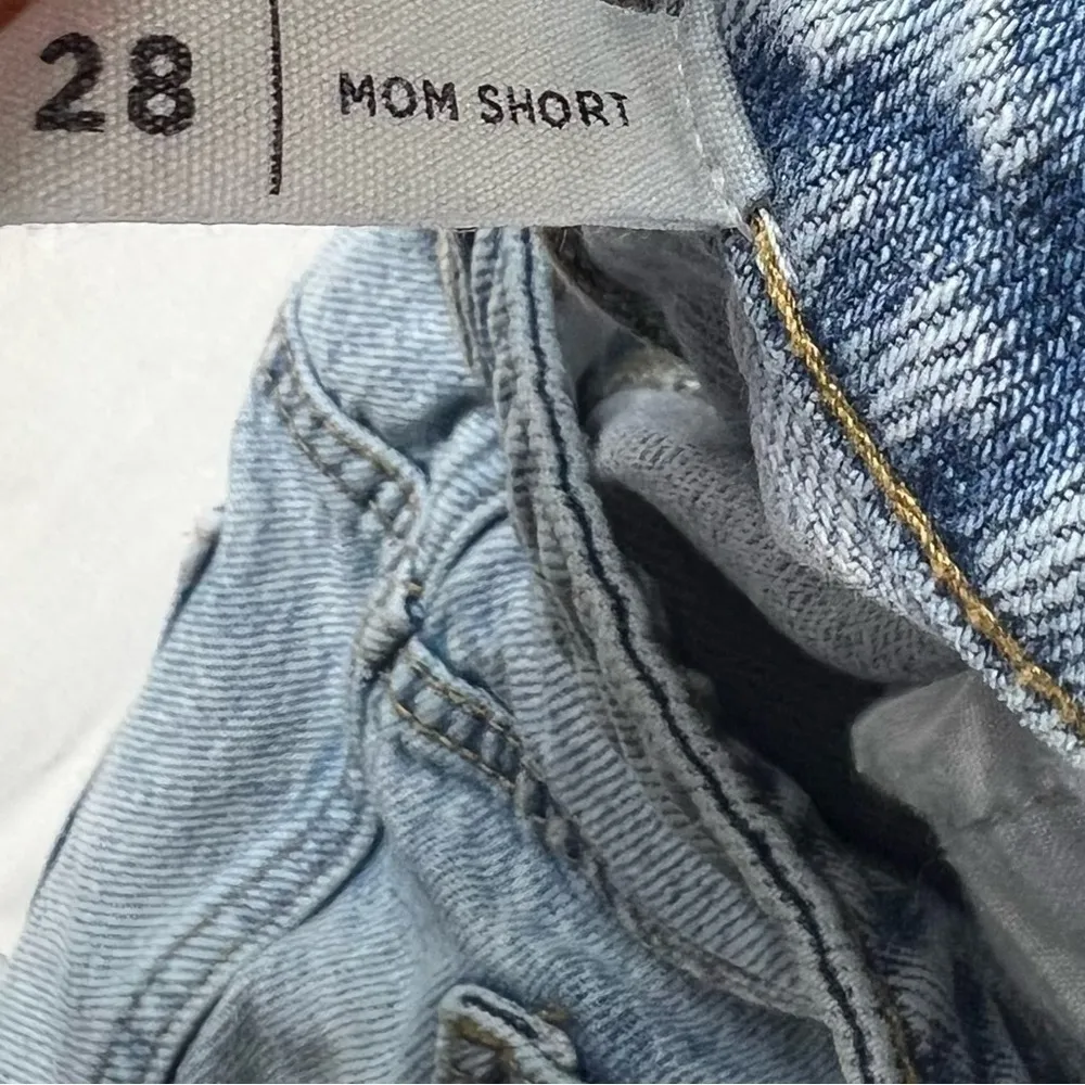PacSun  mom jeans shorts size 28 - Image 4